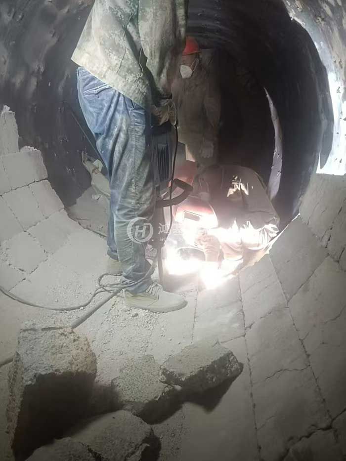 回轉窯耐火層拆除